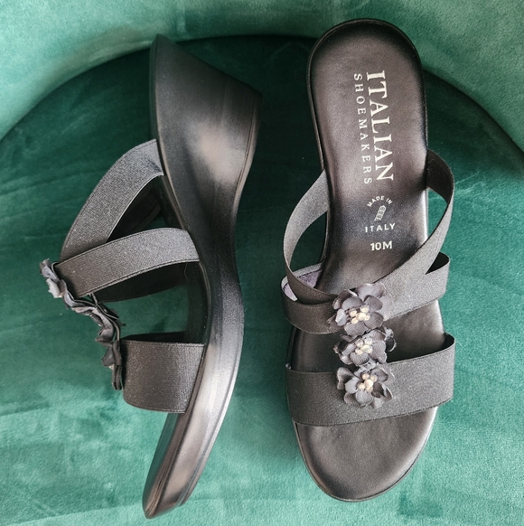 Italian Shoemakers Shoes - Italian Shoemakers Black Floral Sandals 10M